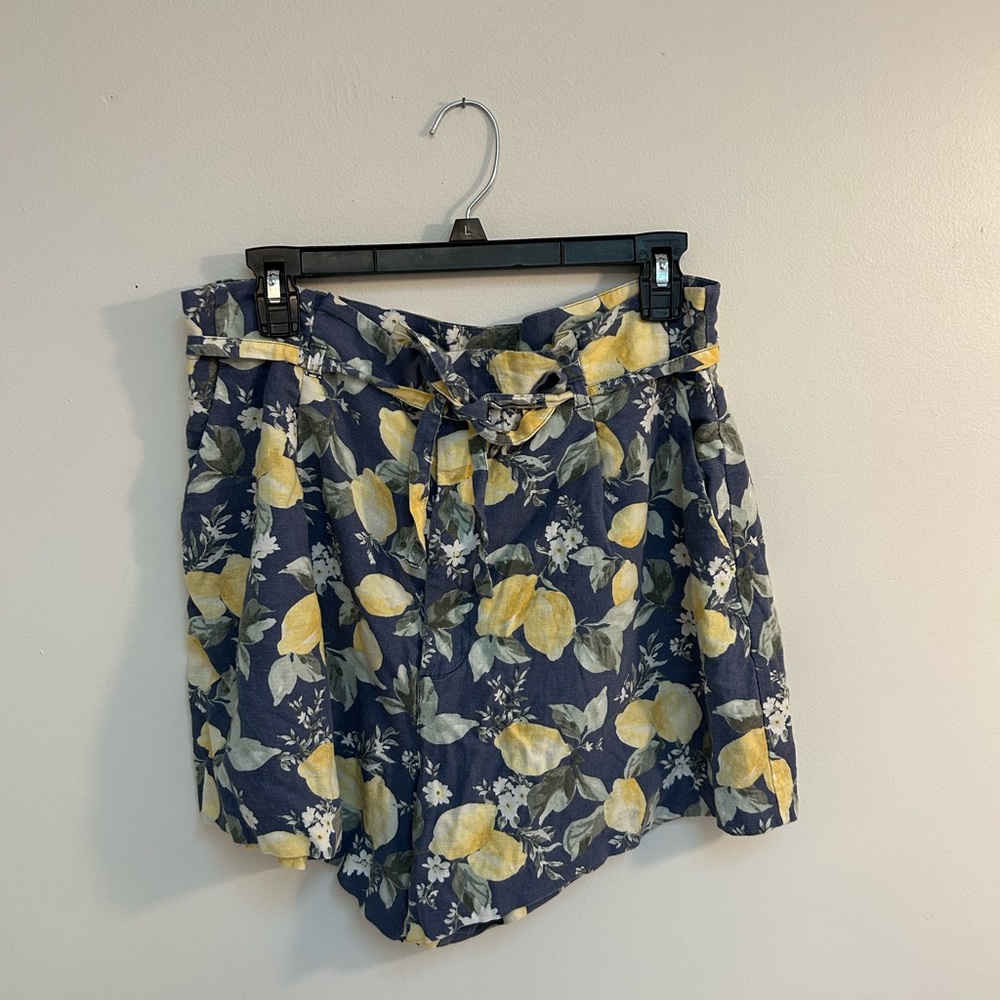 Discontinued Abercrombie and Fitch lemon shorts.